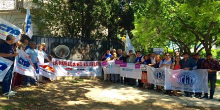 Movilización de las Centrales Sindicales Argentinas a la Embajada de España